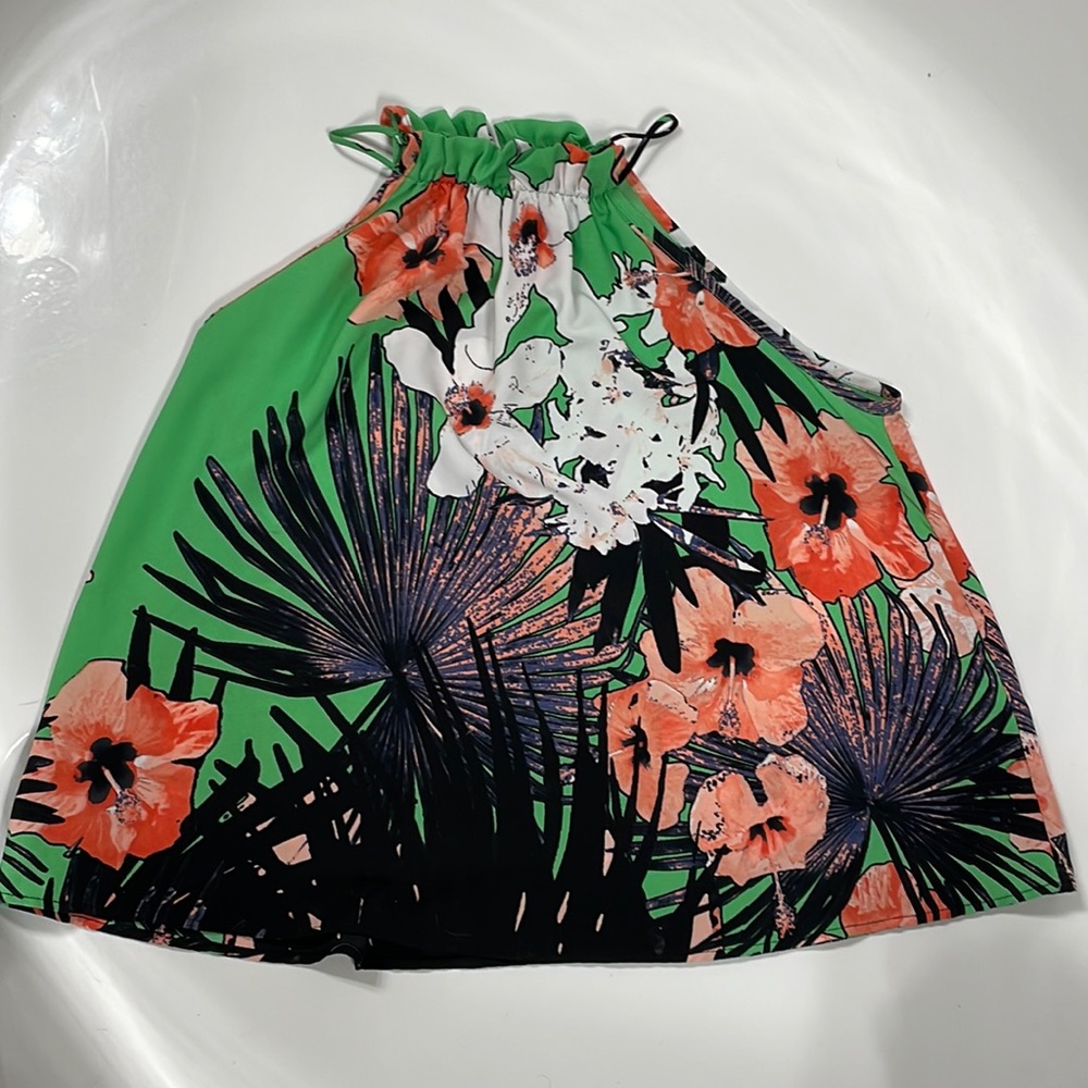 Floral Halter A line blouse . SZ Large . NEW condition .